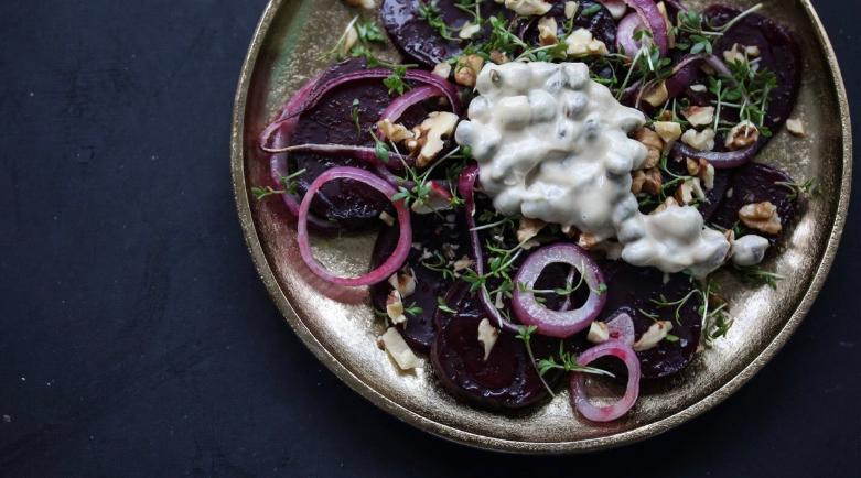 5 receitas de saladas quentes para manter a alimentação saudável no inverno