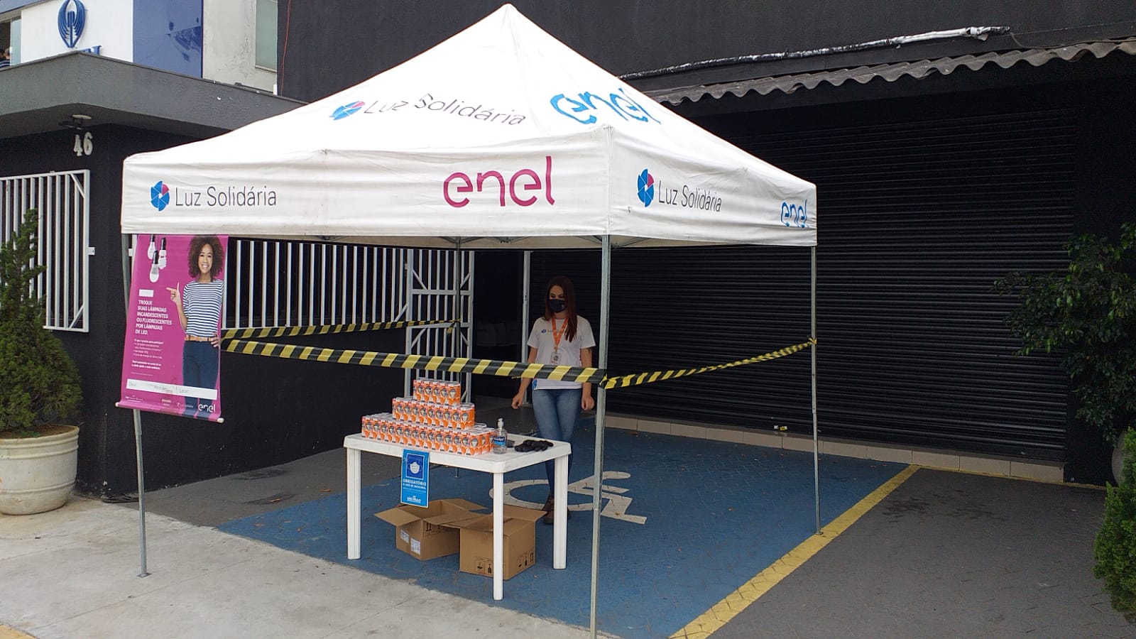 Enel Distribuição São Paulo troca lâmpadas usadas por LED em ação para moradores do bairro Jardim Avelino, Zona Leste da Capital